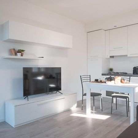 By The Lake Apartments - Smart Desenzano del Garda Buitenkant foto