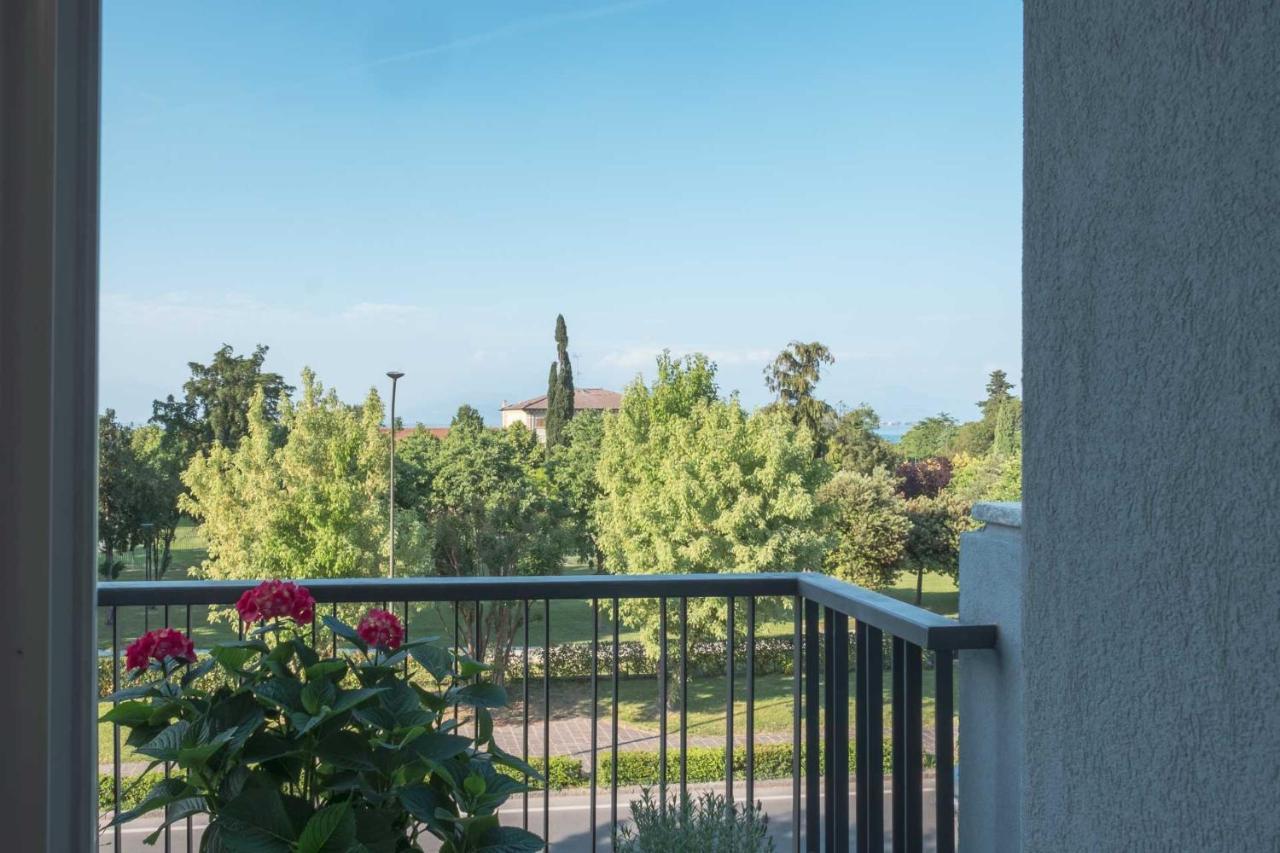 By The Lake Apartments - Smart Desenzano del Garda Buitenkant foto