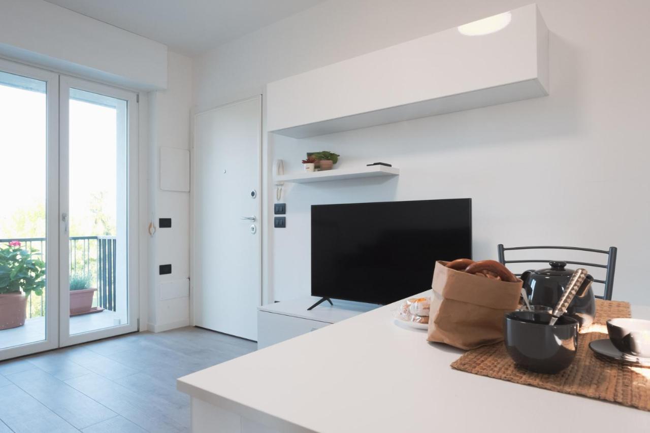 By The Lake Apartments - Smart Desenzano del Garda Buitenkant foto